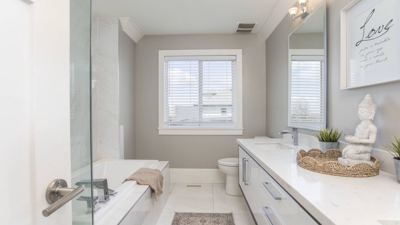 Photo of Bathroom in Central Lonsdale