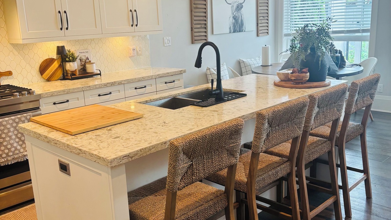 Photo of Kitchen in Central Lonsdale