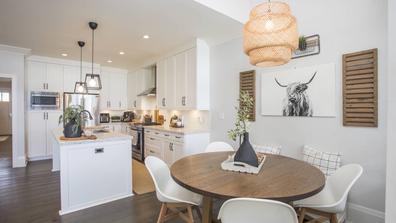Photo of Kitchen in Central Lonsdale