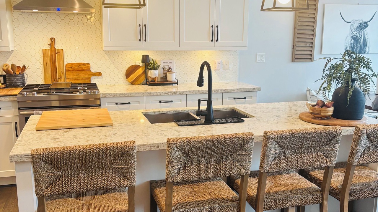 Photo of Kitchen in Central Lonsdale
