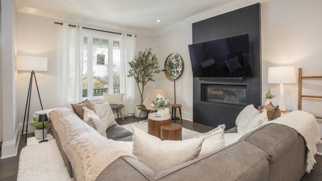 Photo of Livingroom in Central Lonsdale
