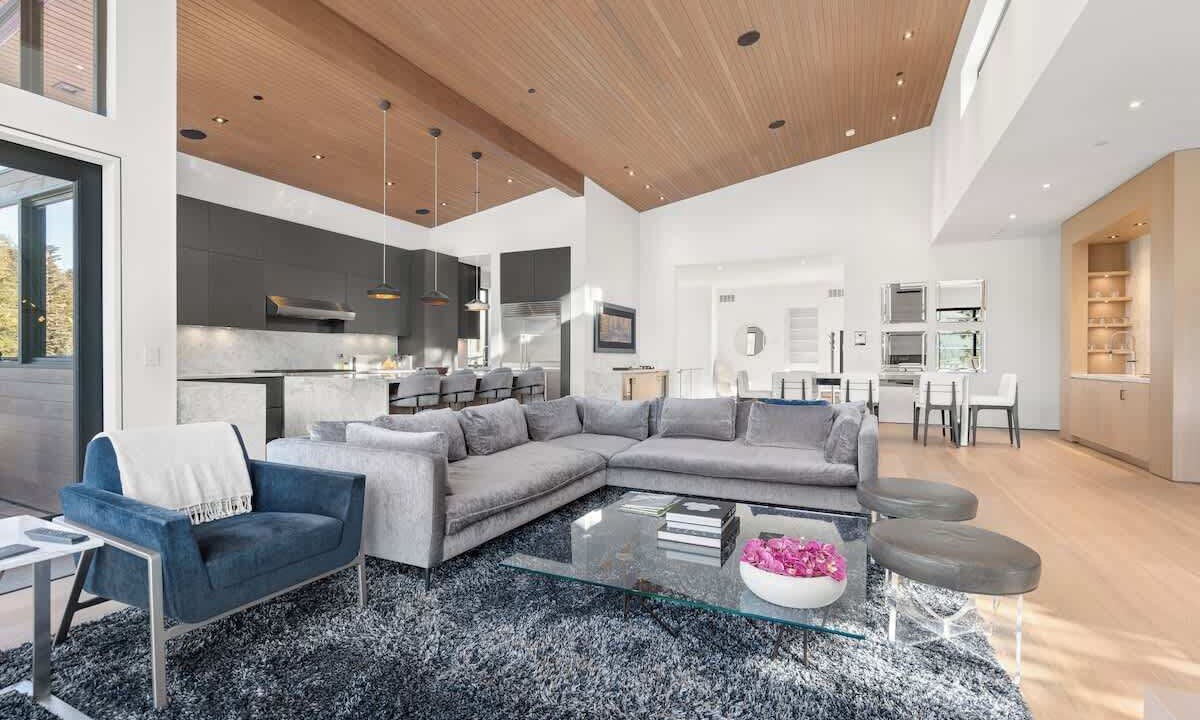 Photo of Livingroom in Whistler Creekside