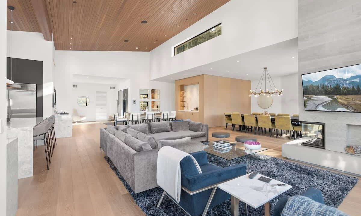 Photo of Livingroom in Whistler Creekside
