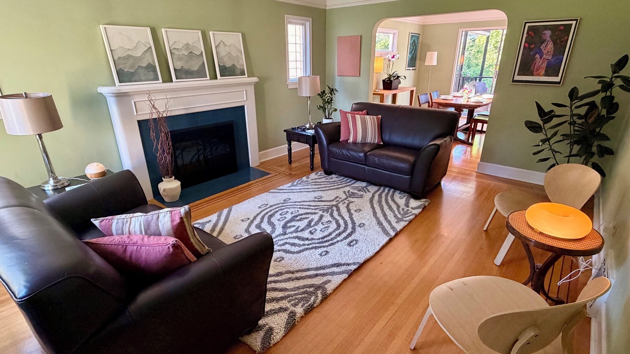 Photo of Livingroom in Riley Park-Little Mountain
