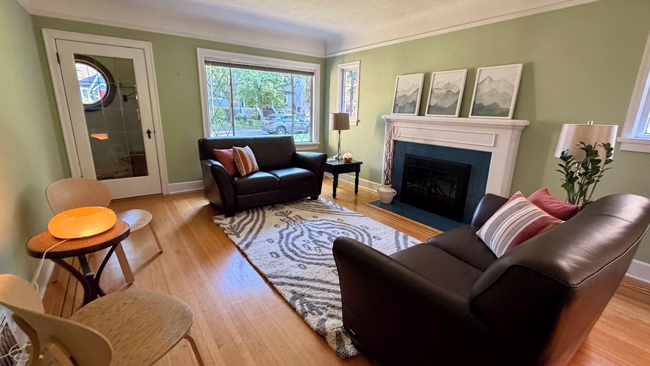 Photo of Livingroom in Riley Park-Little Mountain