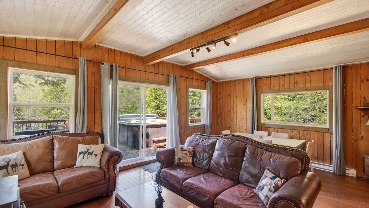 Photo of Livingroom in St-Adolphe-d'Howard