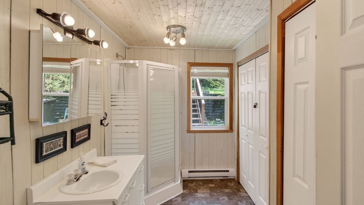 Photo of Bathroom in St-Adolphe-d'Howard