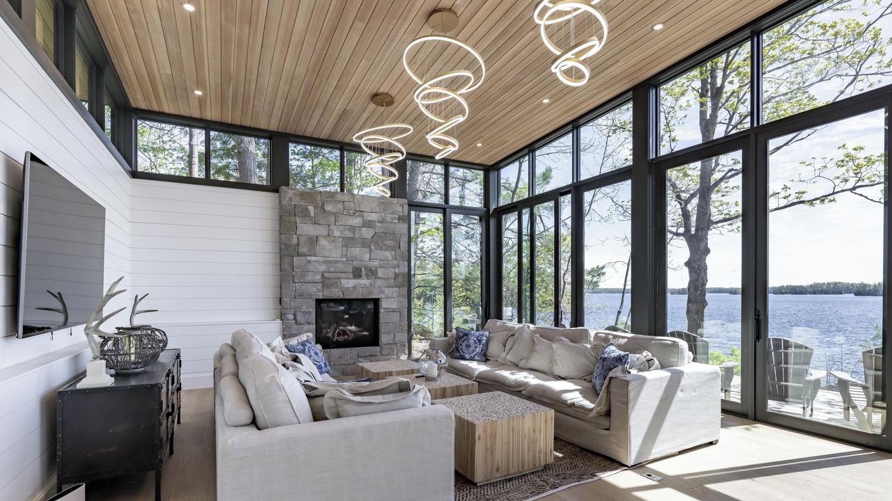 Photo of Livingroom in Port Carling