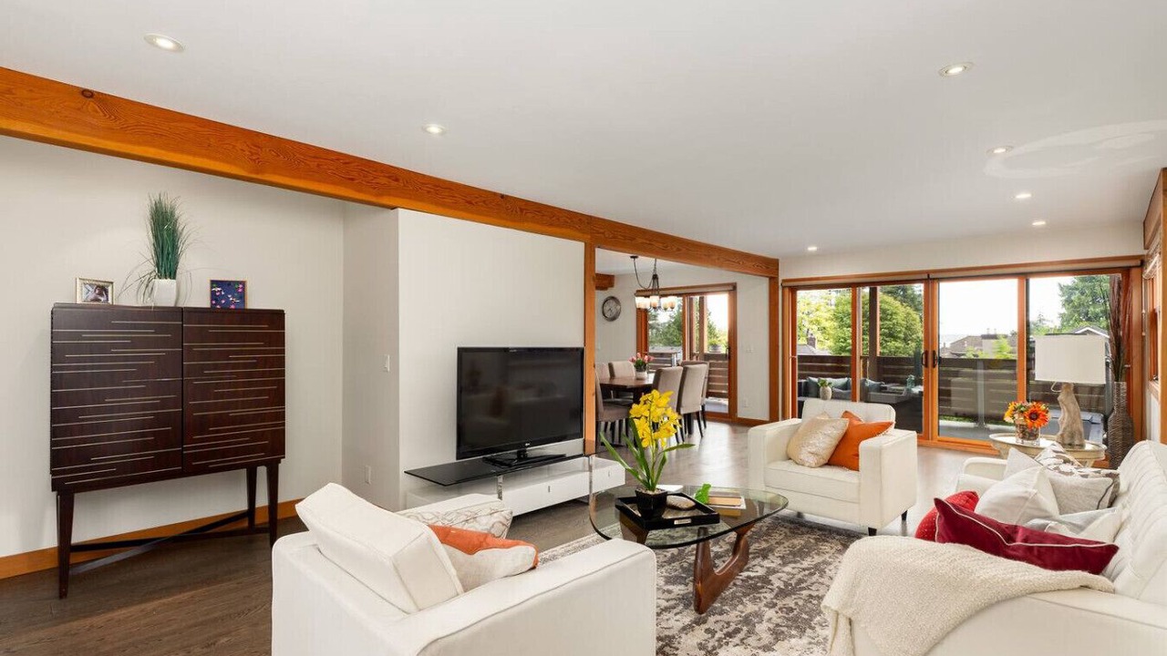 Photo of Livingroom in Dundarave