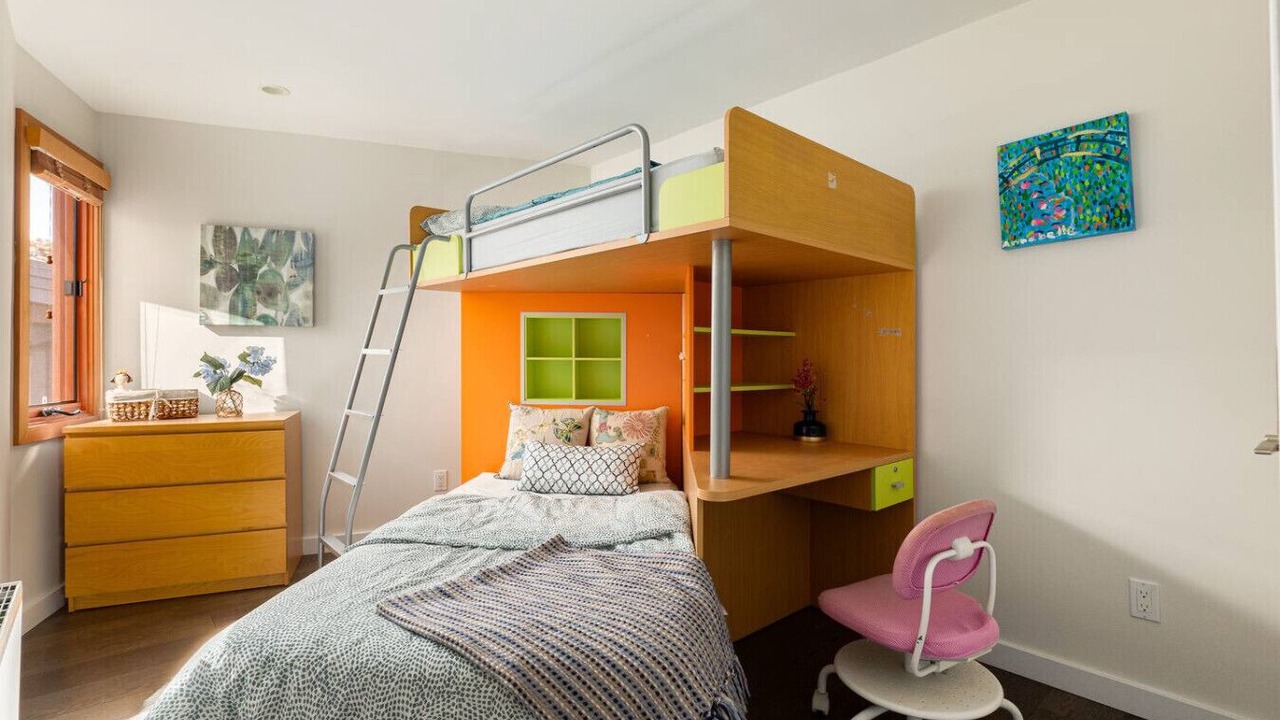 Photo of Bedroom in Dundarave