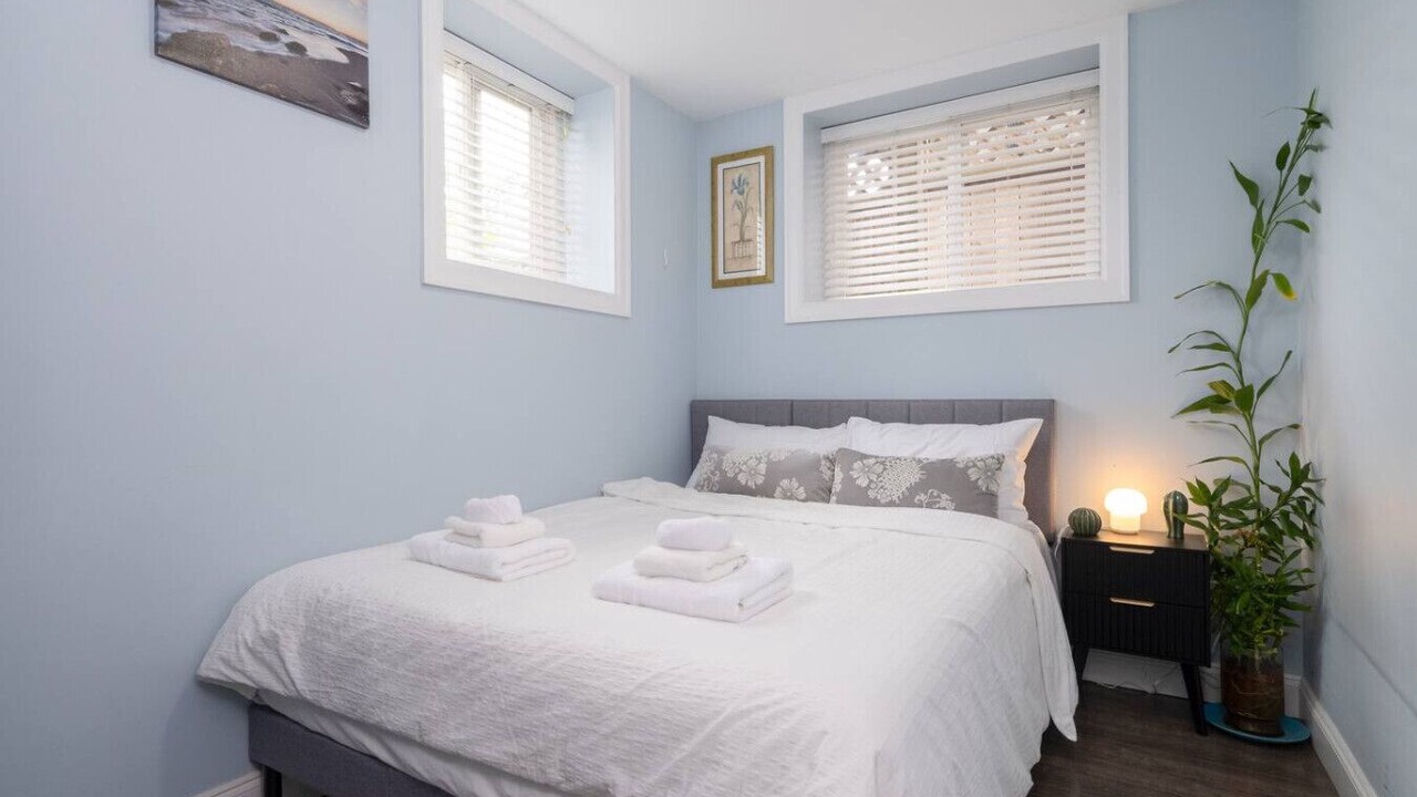 Photo of Bedroom in Renfrew-Collingwood