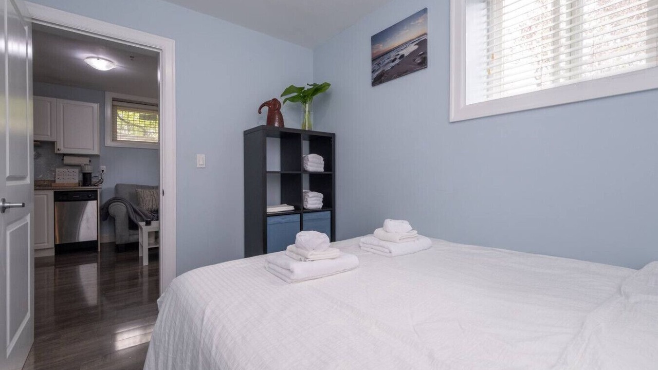 Photo of Bedroom in Renfrew-Collingwood
