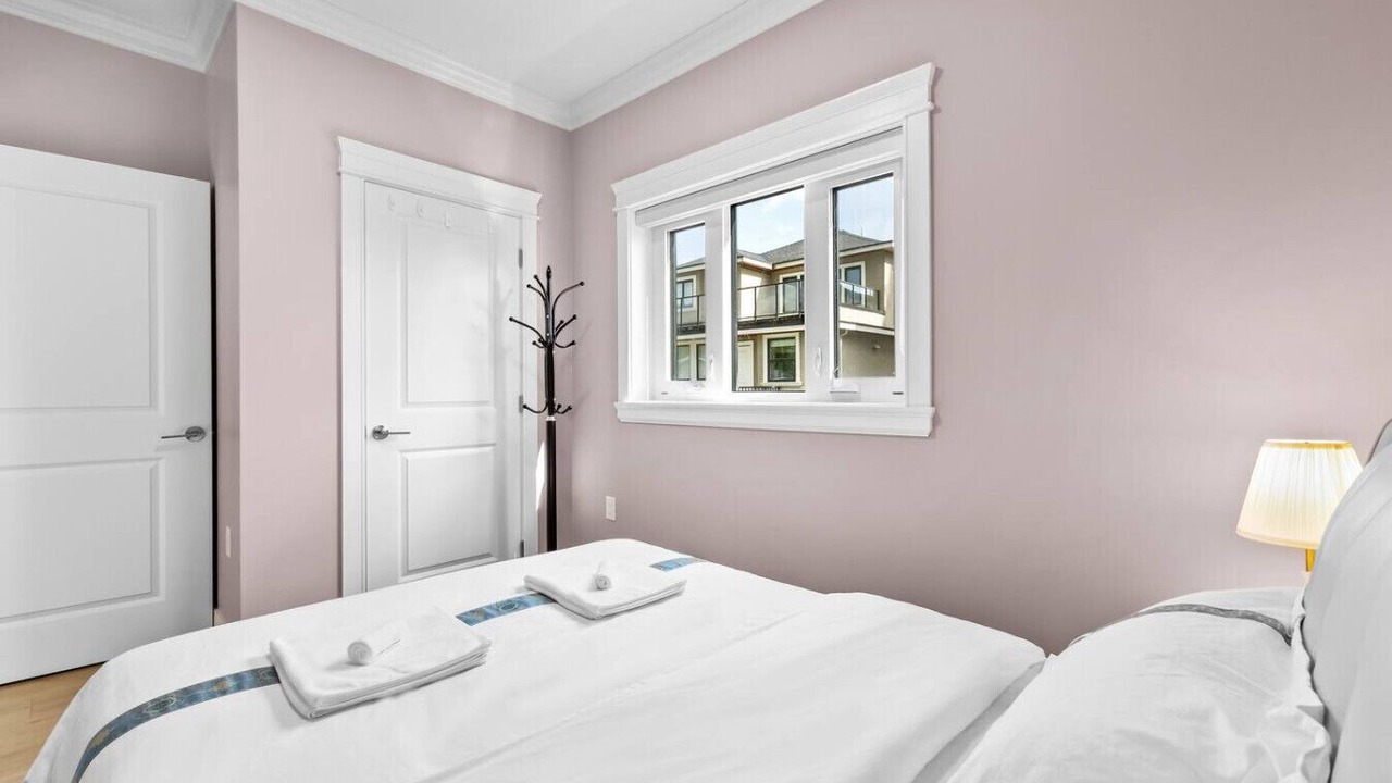 Photo of Bedroom in Renfrew-Collingwood