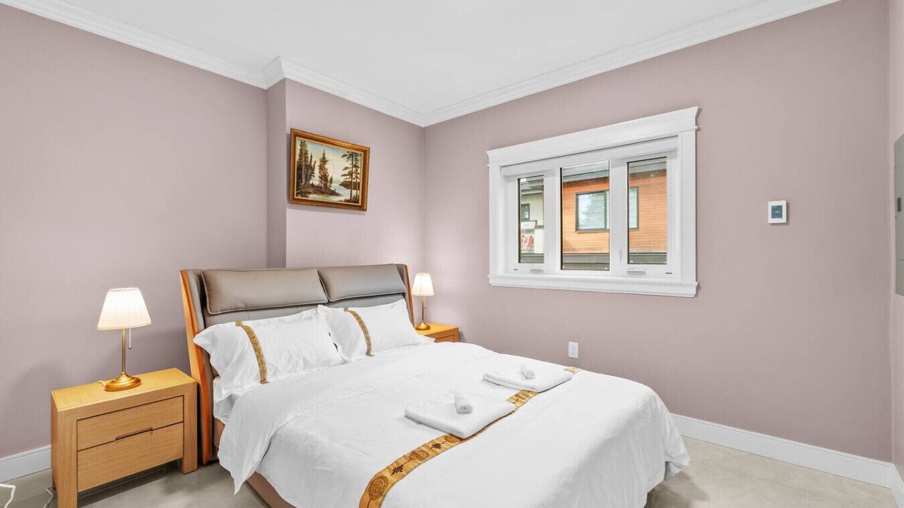 Photo of Bedroom in Renfrew-Collingwood