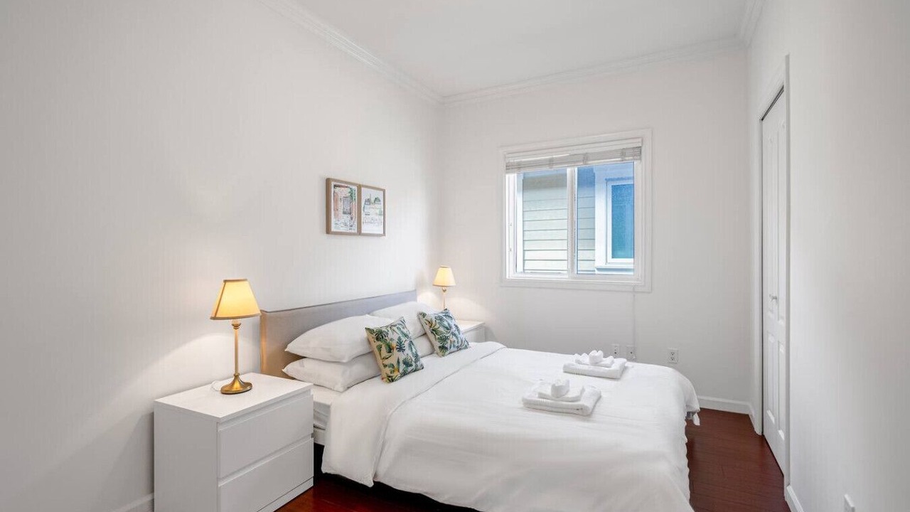 Photo of Bedroom in Renfrew-Collingwood