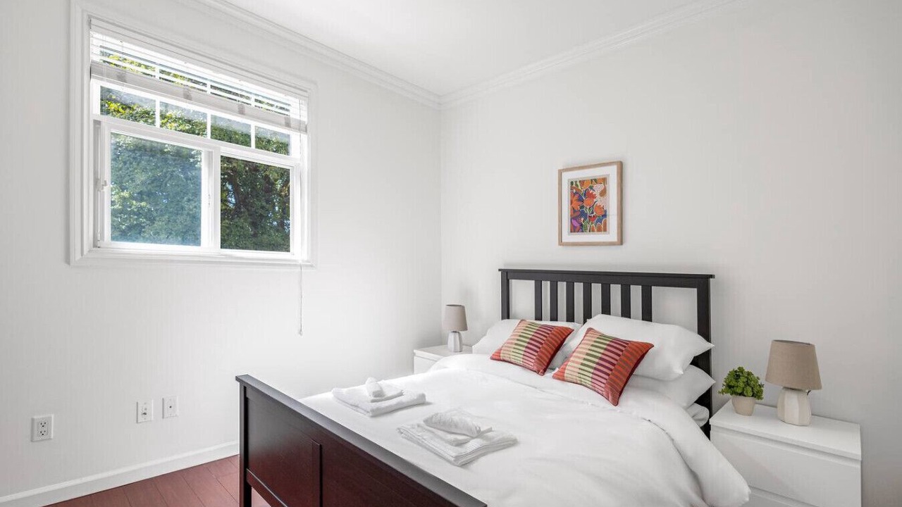 Photo of Bedroom in Renfrew-Collingwood