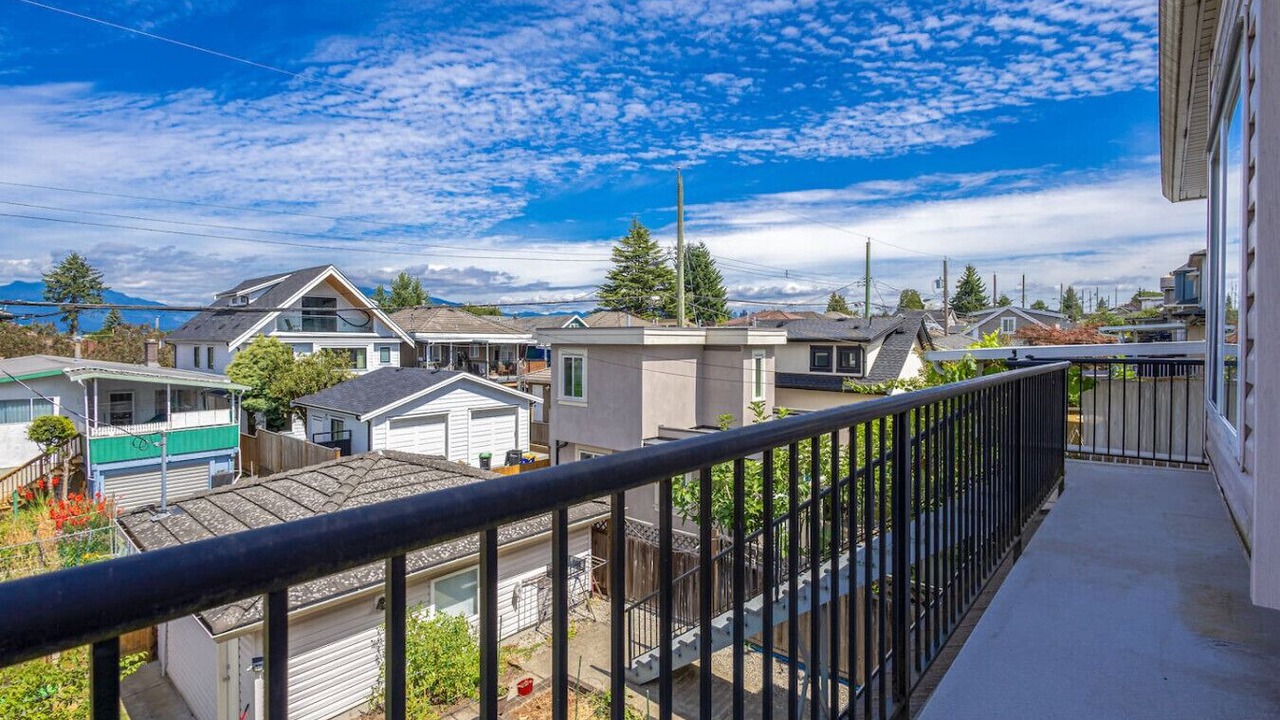 Photo of Outdoor in Renfrew-Collingwood