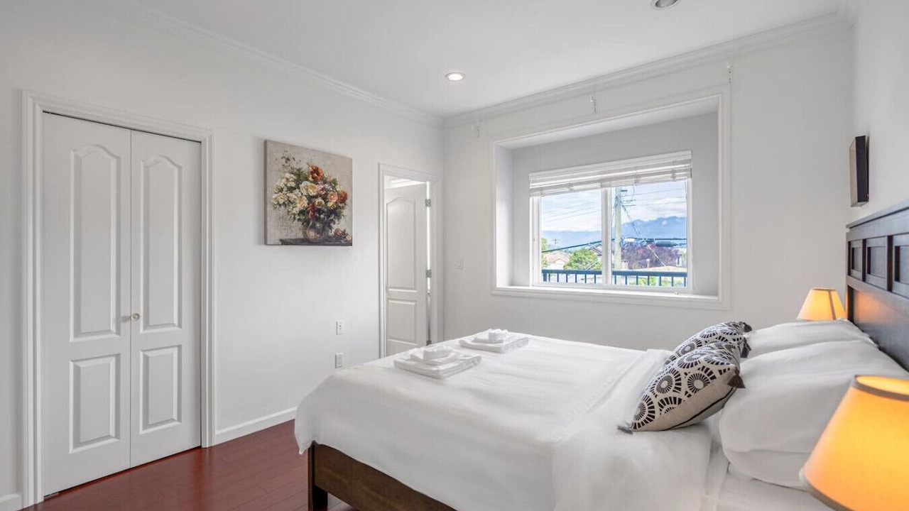 Photo of Bedroom in Renfrew-Collingwood