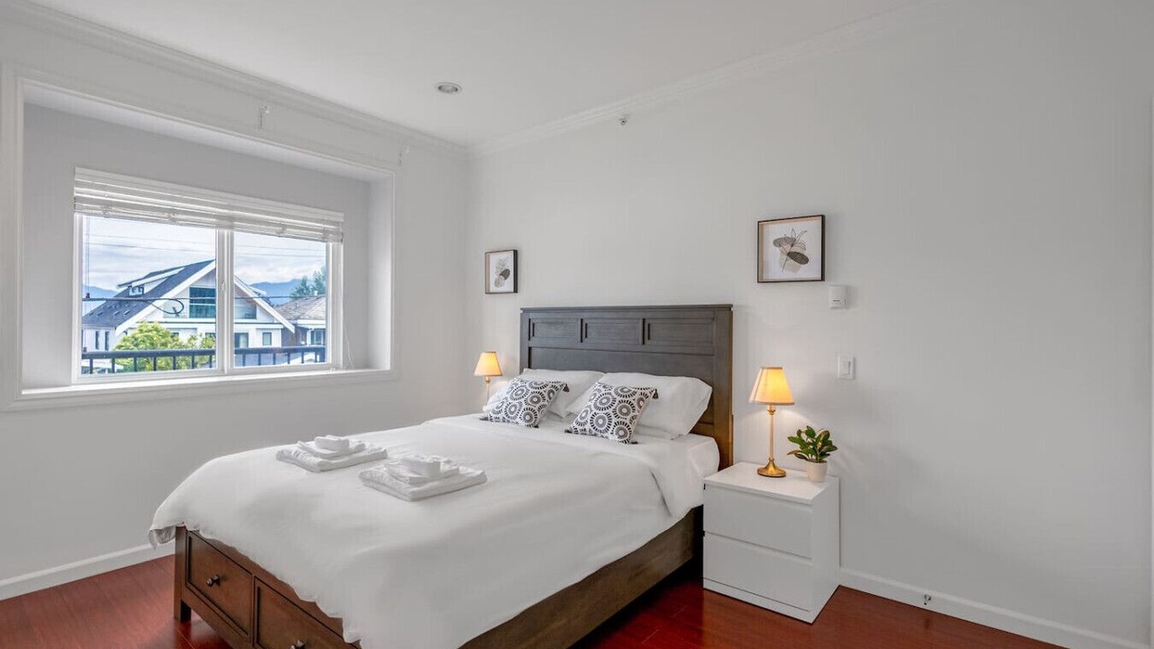 Photo of Bedroom in Renfrew-Collingwood