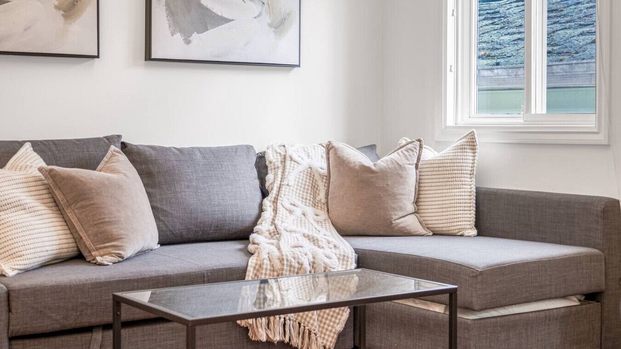 Photo of Livingroom in Renfrew-Collingwood