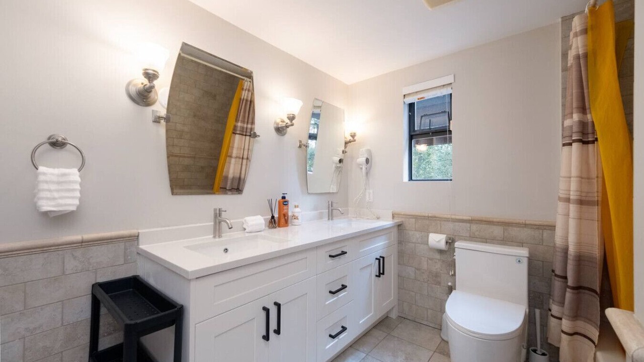 Photo of Bathroom in West Vancouver