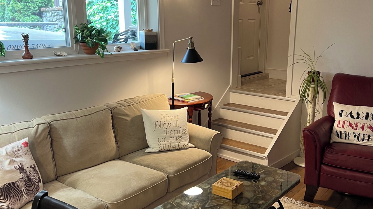 Photo of Livingroom in Cordova Bay
