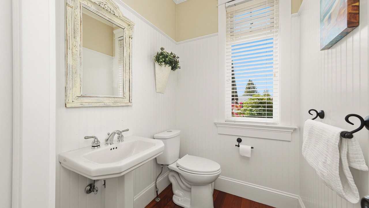 Photo of Bathroom in District of North Vancouver