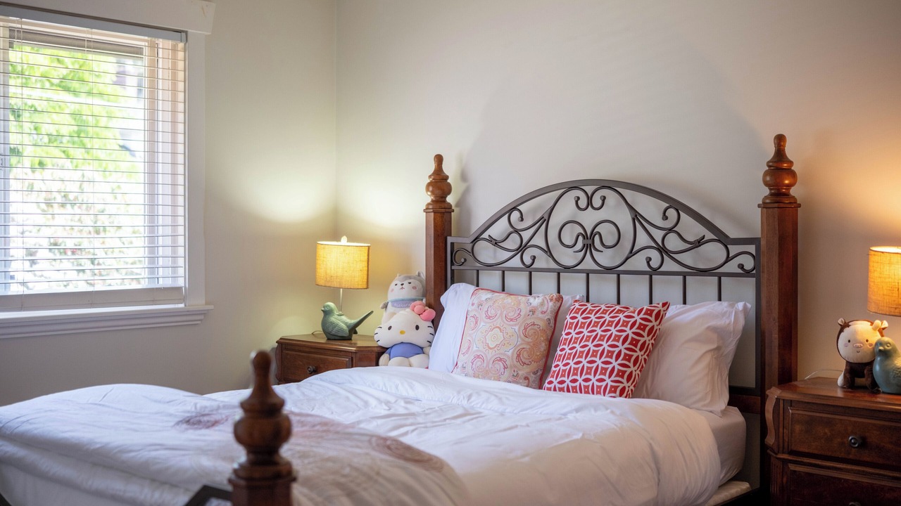 Photo of Bedroom in District of North Vancouver