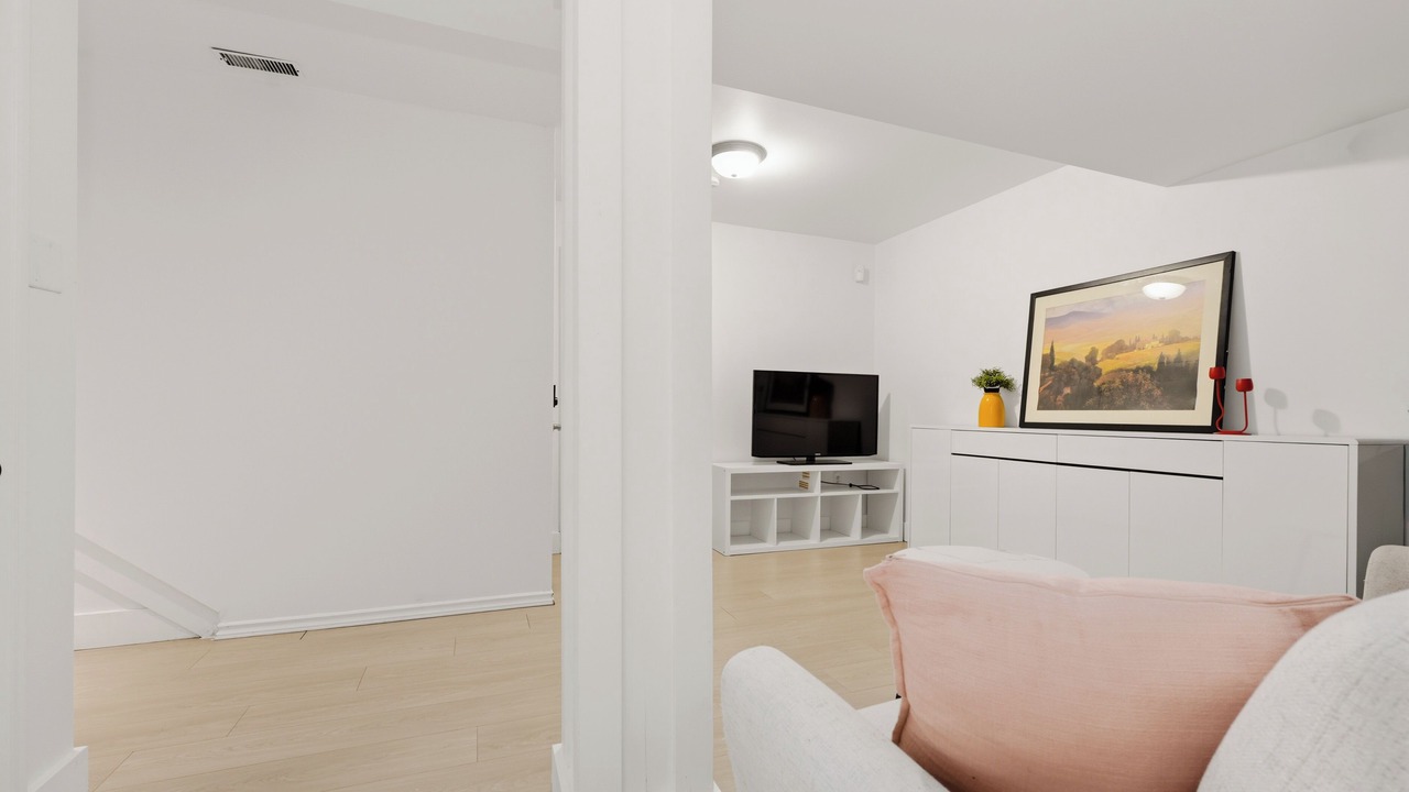 Photo of Livingroom in Kerrisdale
