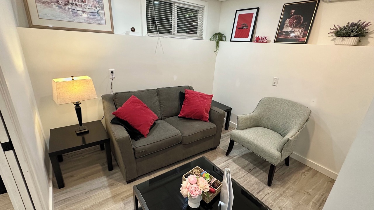 Photo of Livingroom in Saanich East