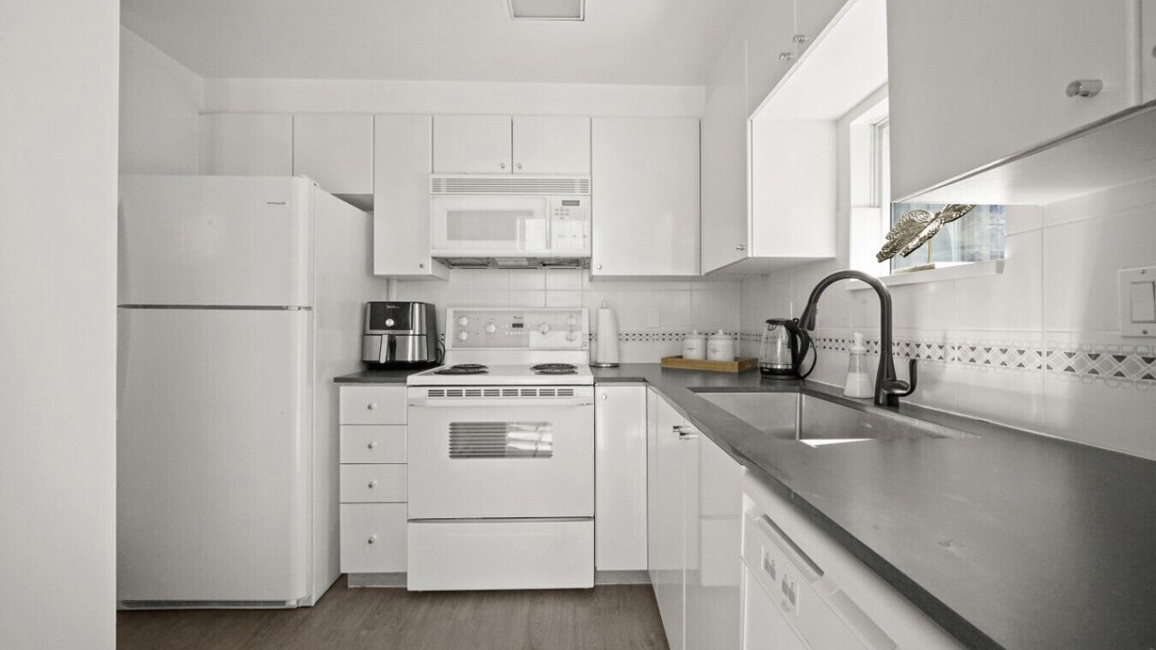 Photo of Kitchen in Coal Harbour
