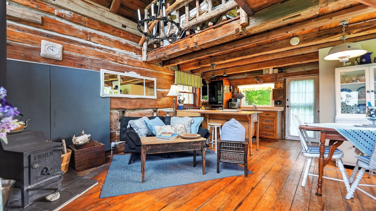 Photo of Livingroom in Central Huron