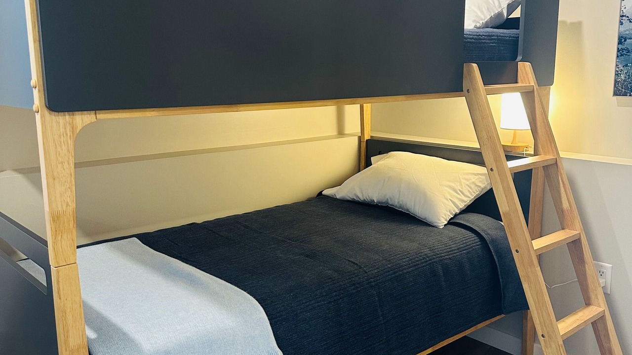 Photo of Bedroom in Renfrew-Collingwood