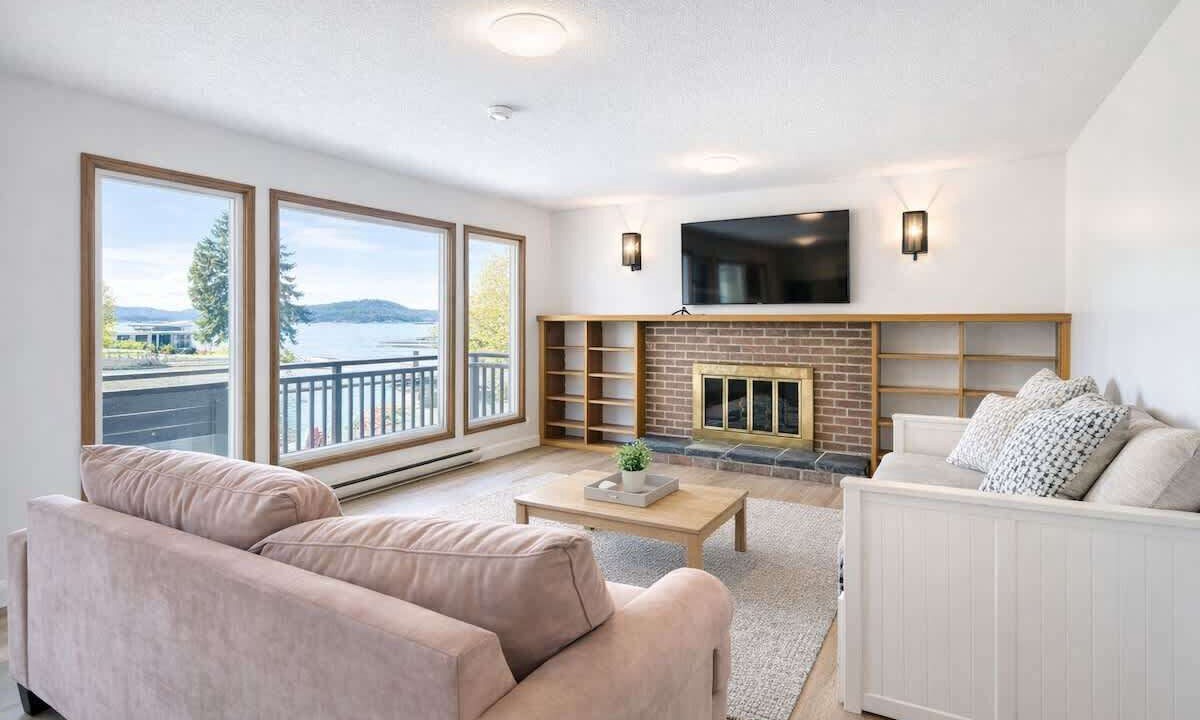 Photo of Livingroom in Halfmoon Bay