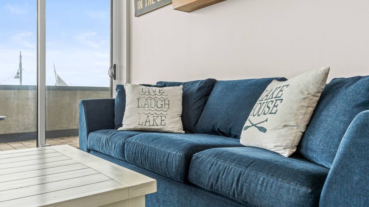 Photo of Livingroom in Big Bay Point