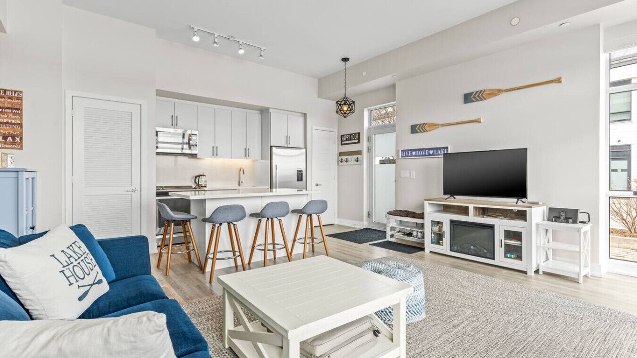 Photo of Livingroom in Big Bay Point