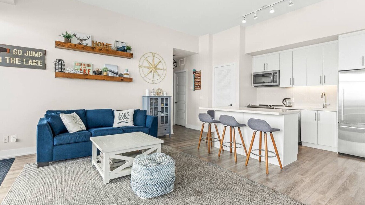 Photo of Livingroom in Big Bay Point