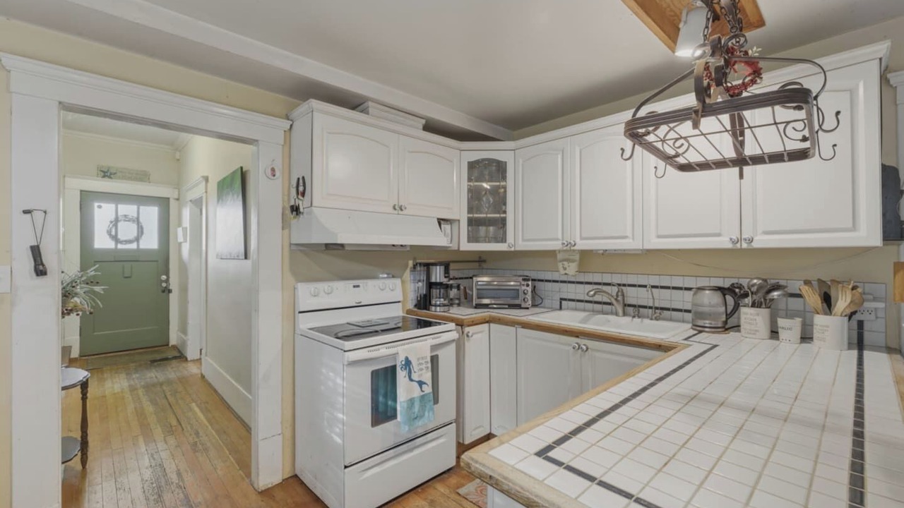 Photo of Kitchen in Lower Lonsdale