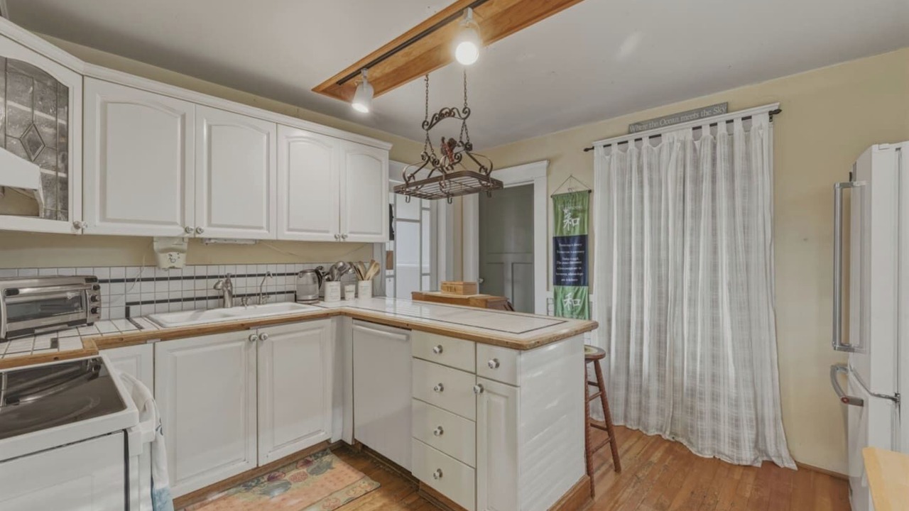 Photo of Kitchen in Lower Lonsdale