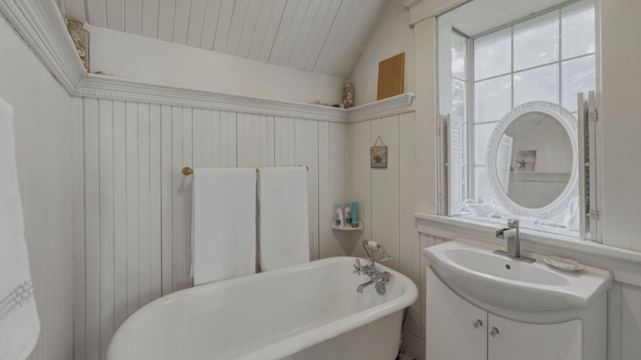 Photo of Bathroom in Lower Lonsdale