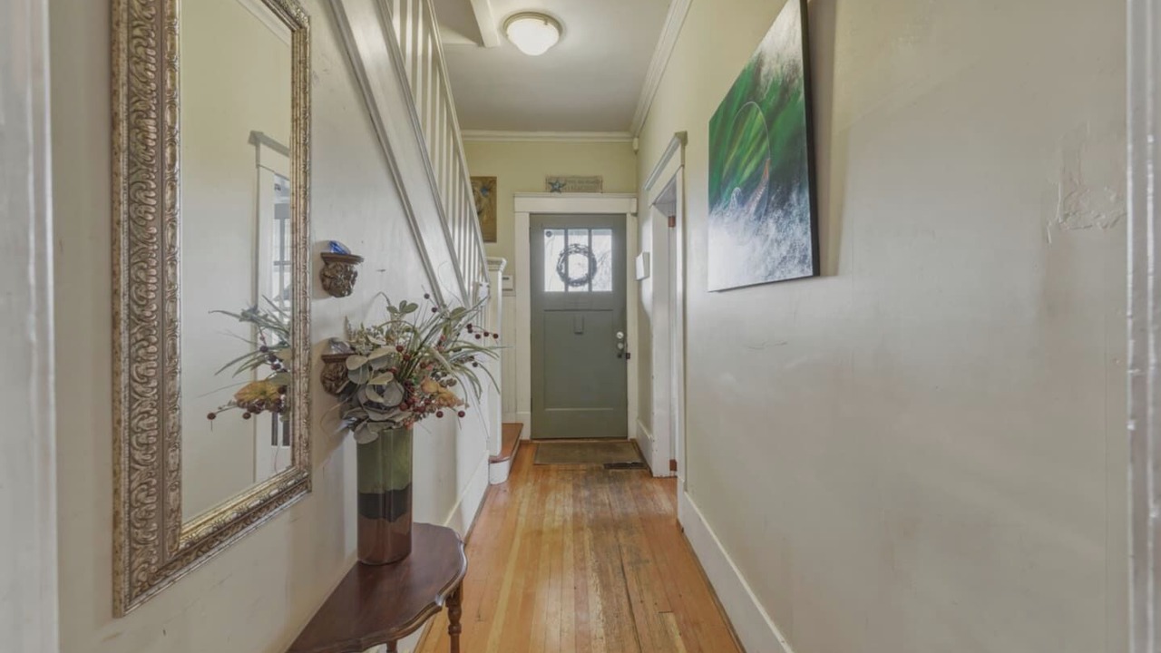 Photo of Others in Lower Lonsdale
