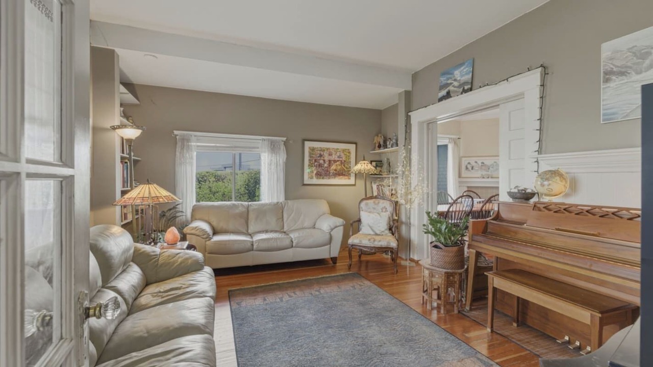 Photo of Livingroom in Lower Lonsdale