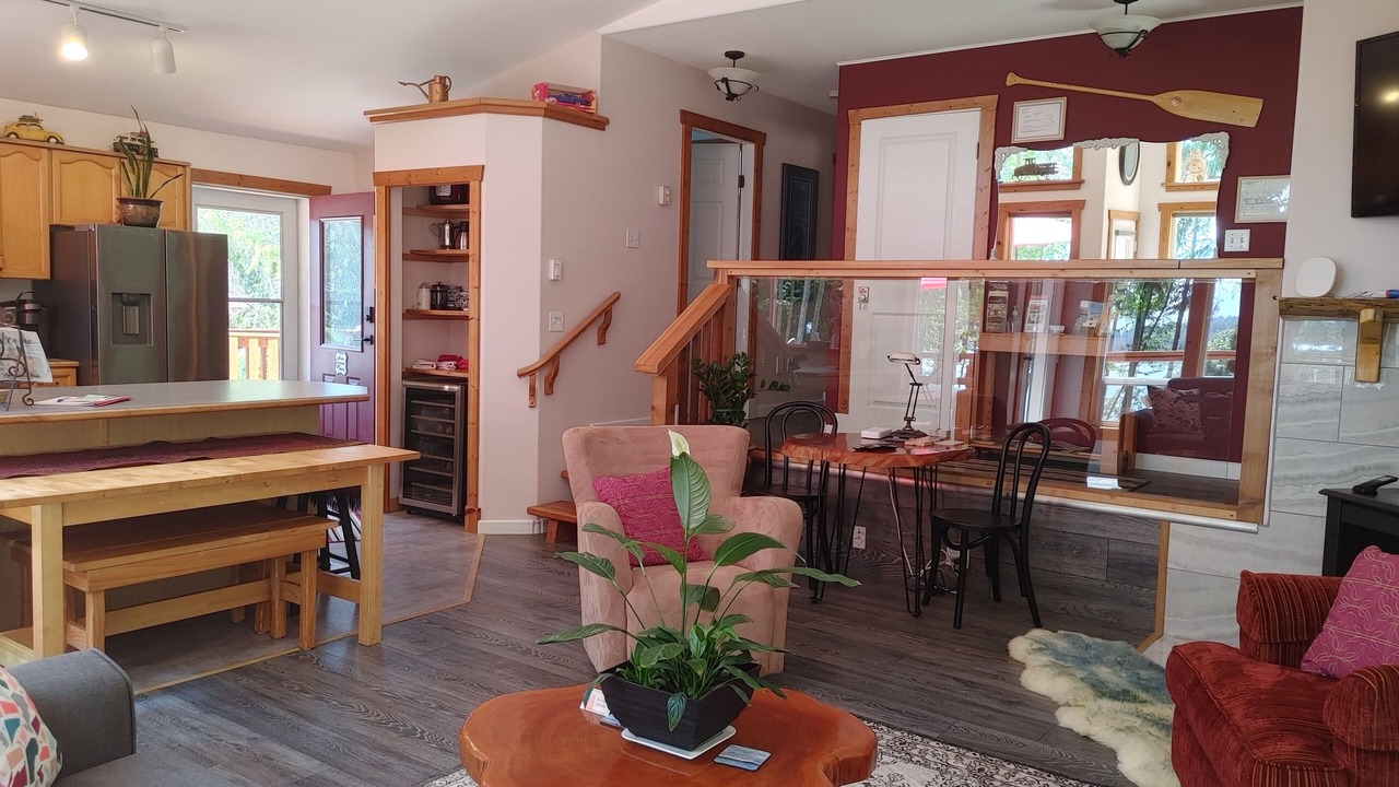 Photo of Livingroom in West Sechelt