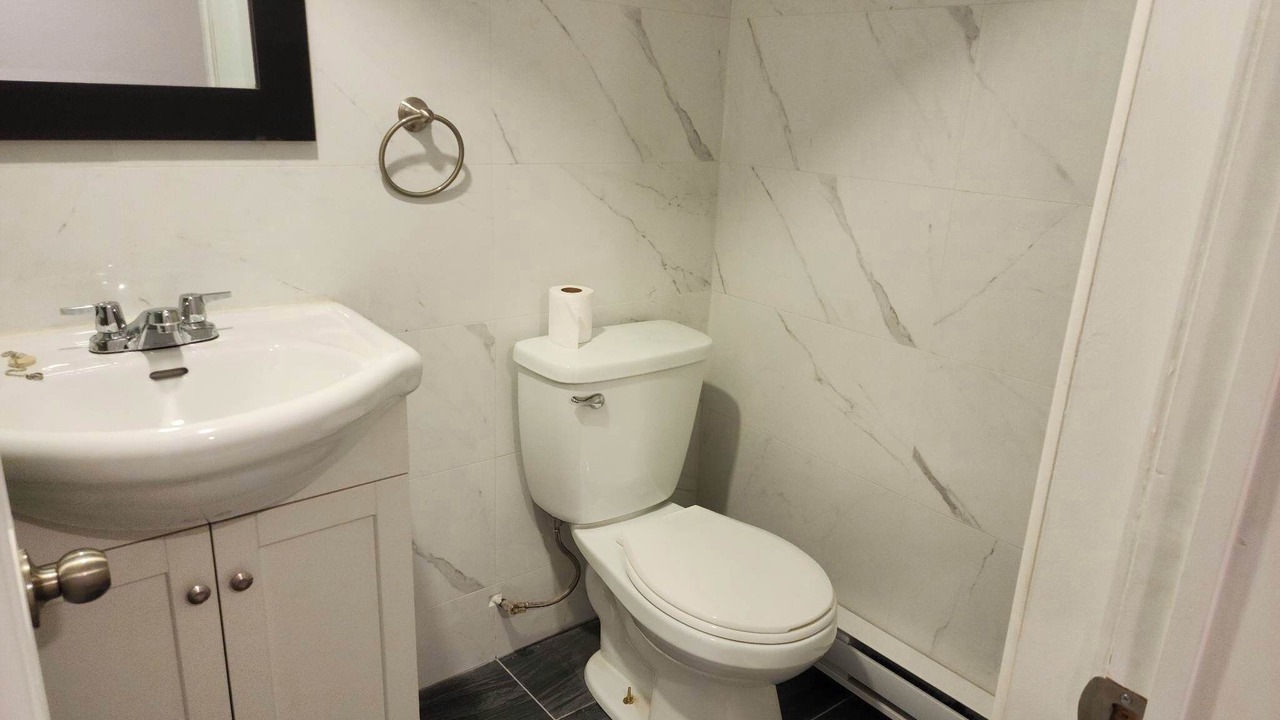 Photo of Bathroom in Cote-Des-Neiges—Notre-Dame-De-Grace