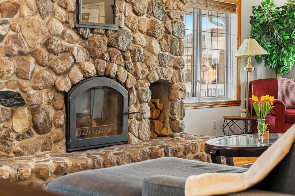 Photo of Livingroom in Sylvan Lake