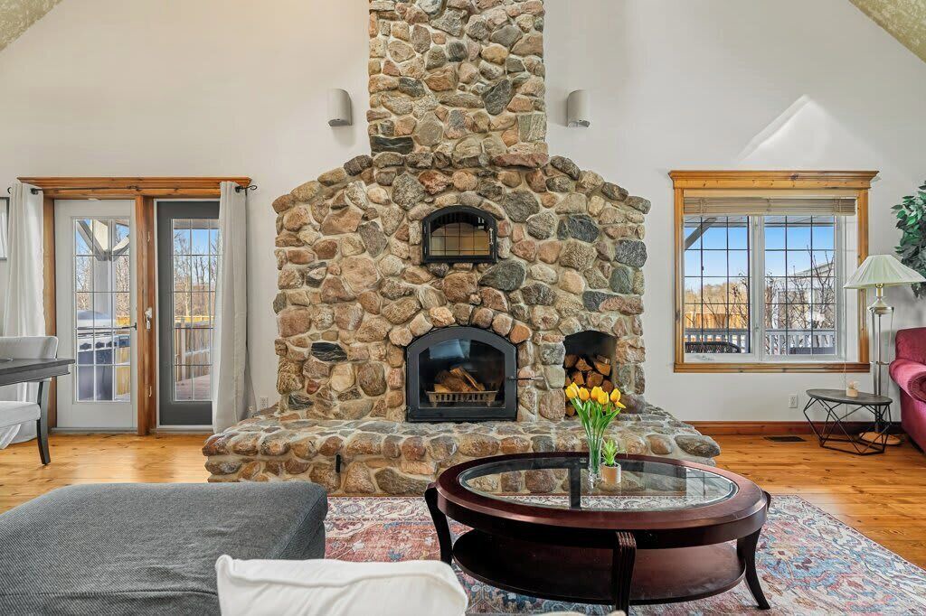 Photo of Livingroom in Sylvan Lake