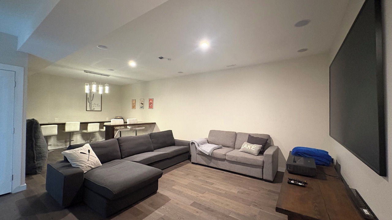 Photo of Livingroom in Anglemont