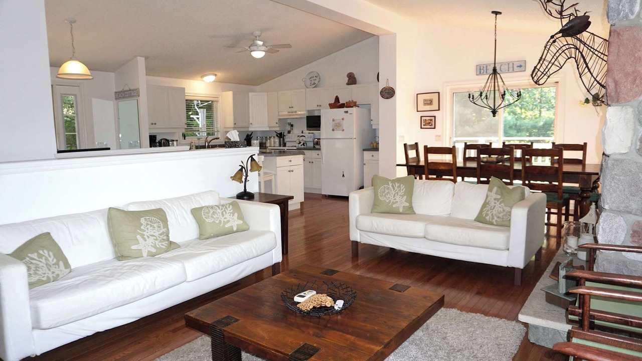 Photo of Livingroom in MacTier