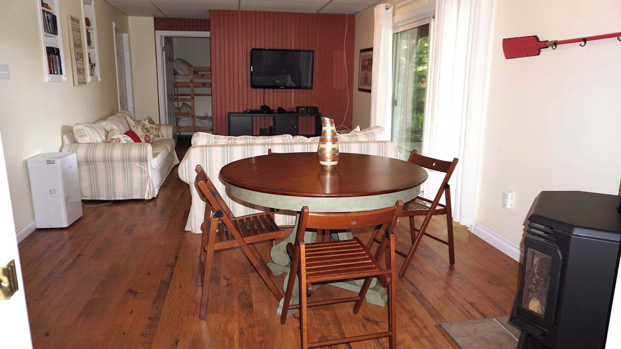 Photo of Livingroom in MacTier