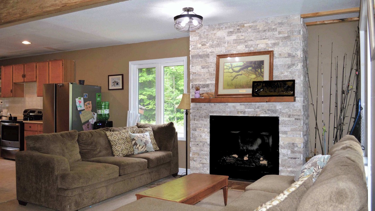 Photo of Livingroom in Burk's Falls